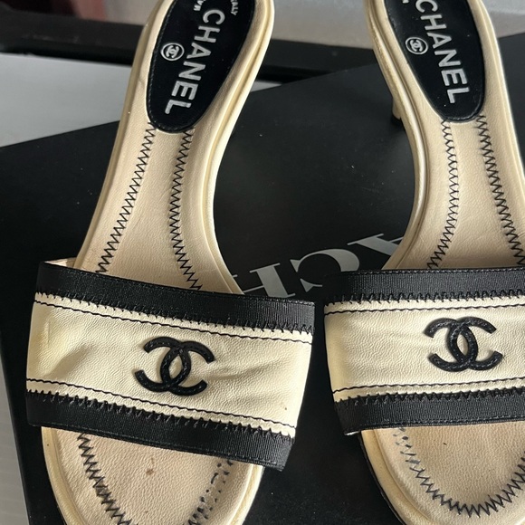 Chanel Women's Cream and Black Slide Sandals - Picture 3 of 5